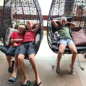 Meet your Posher, Derek